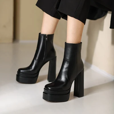 Botas femininas de couro preto com zíper interno salto grosso plataforma